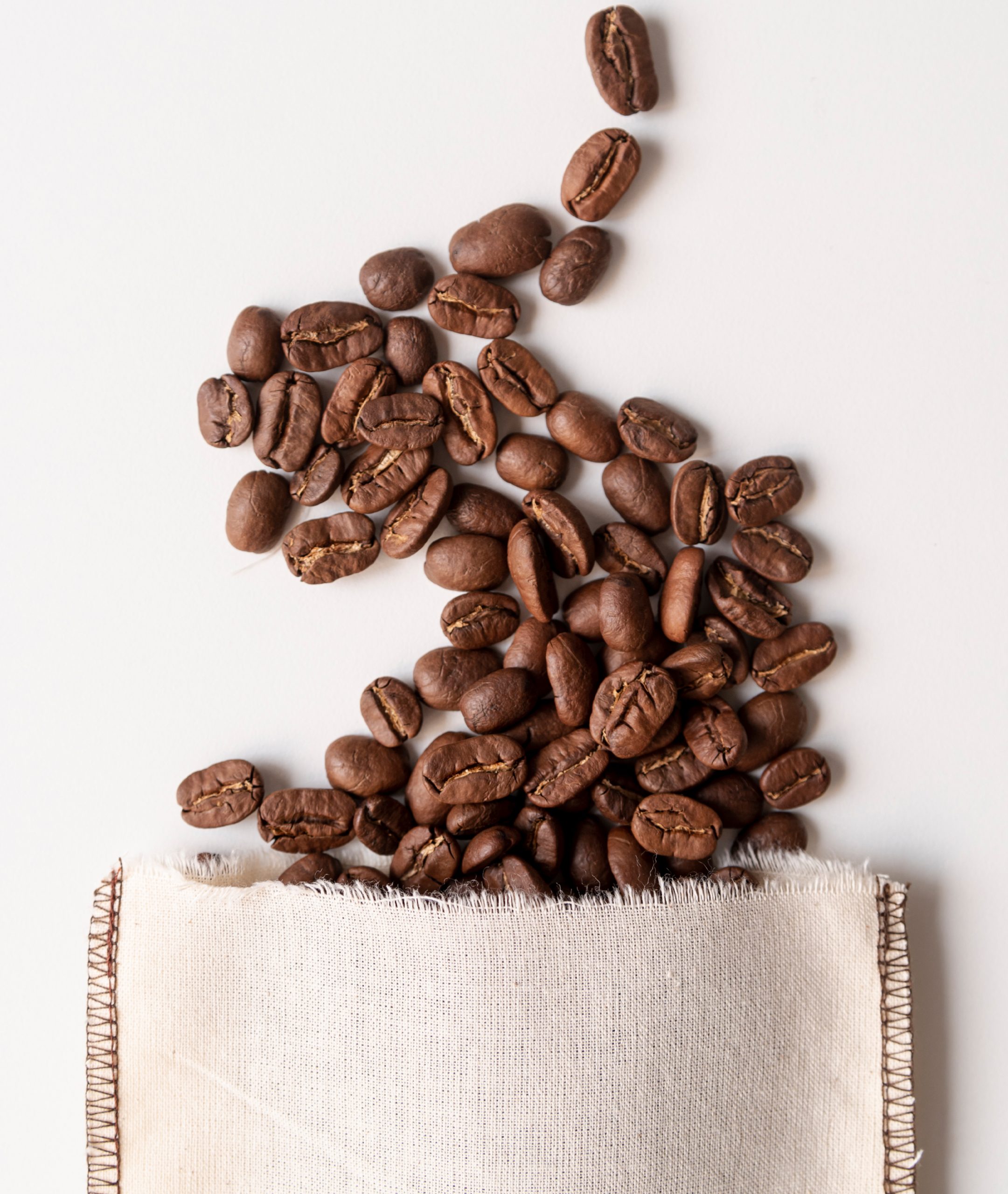 Rang cà phê trong máy trống