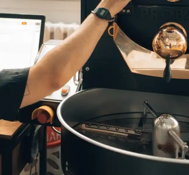 Làm nóng máy rang cà phê