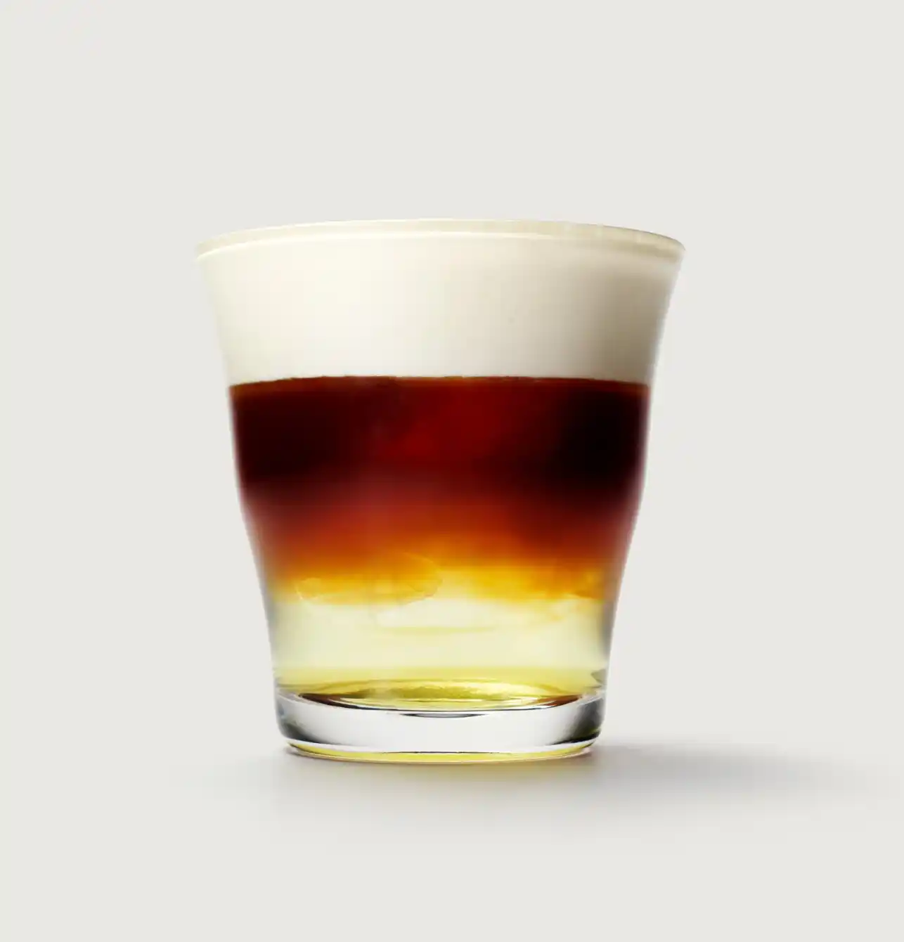 Cách pha Cold Brew Tonic phân tầng đẹp và giữ được bọt khí