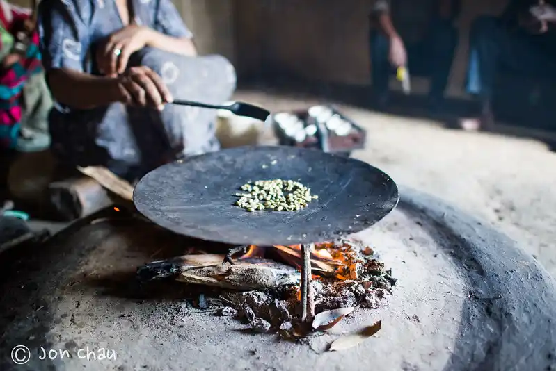 Lịch sử cà phê rang đậm từ rang thủ công đến specialty coffee