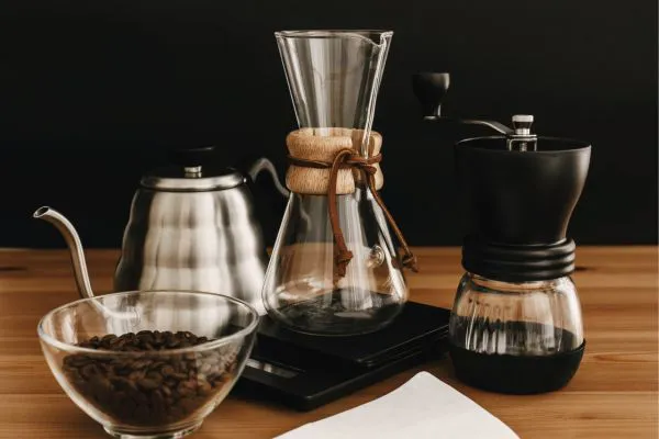 Pha cà phê rang đậm bằng phin espresso và pour over